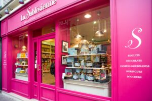 Devanture de la biscuiterie "La Sablésienne"